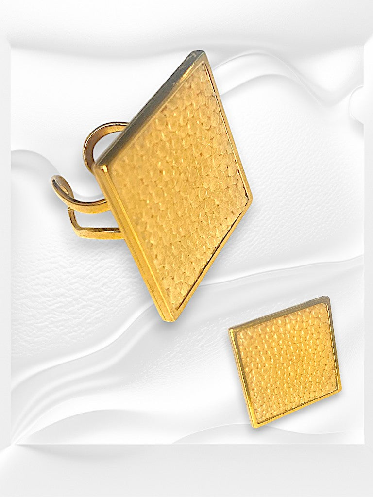 Bague carrée en cuir de Galuchat "STYLE"