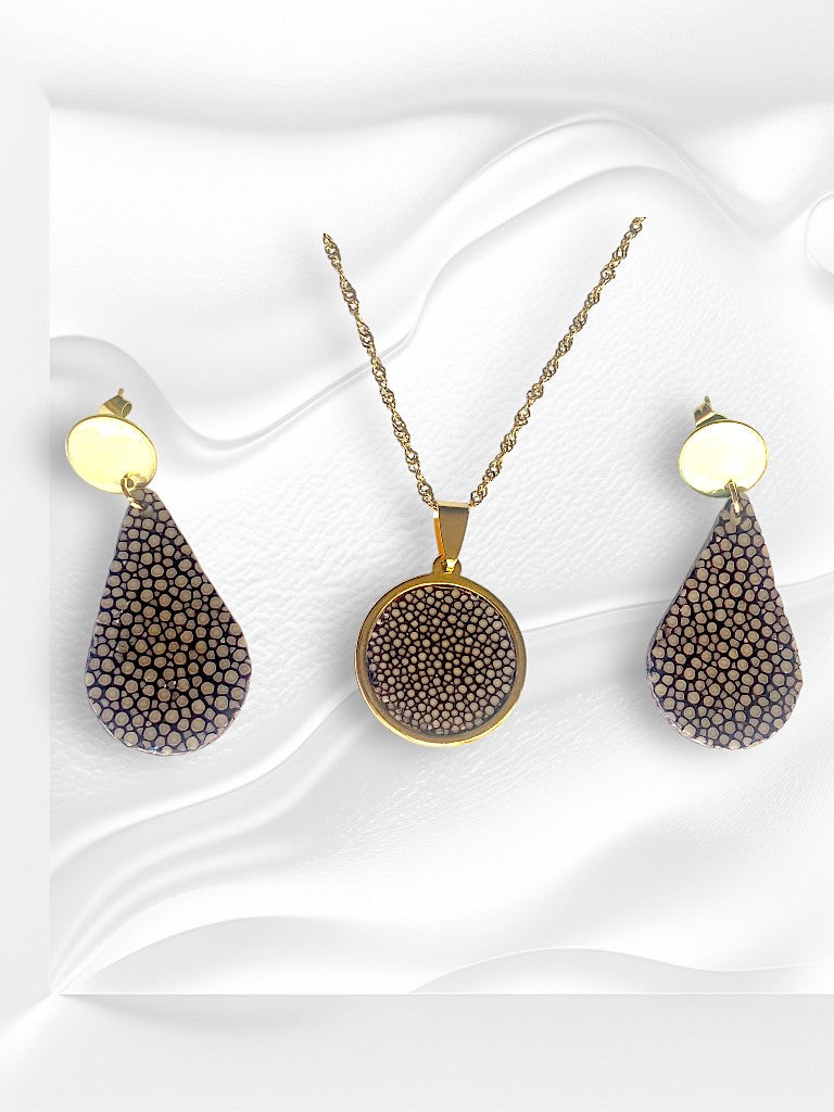 Pendentif en cuir de Galuchat "CHARME"