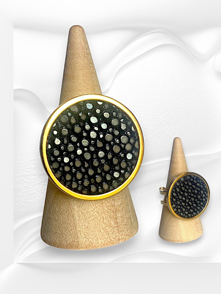 Bague ronde en cuir de Galuchat "MIMI 28"
