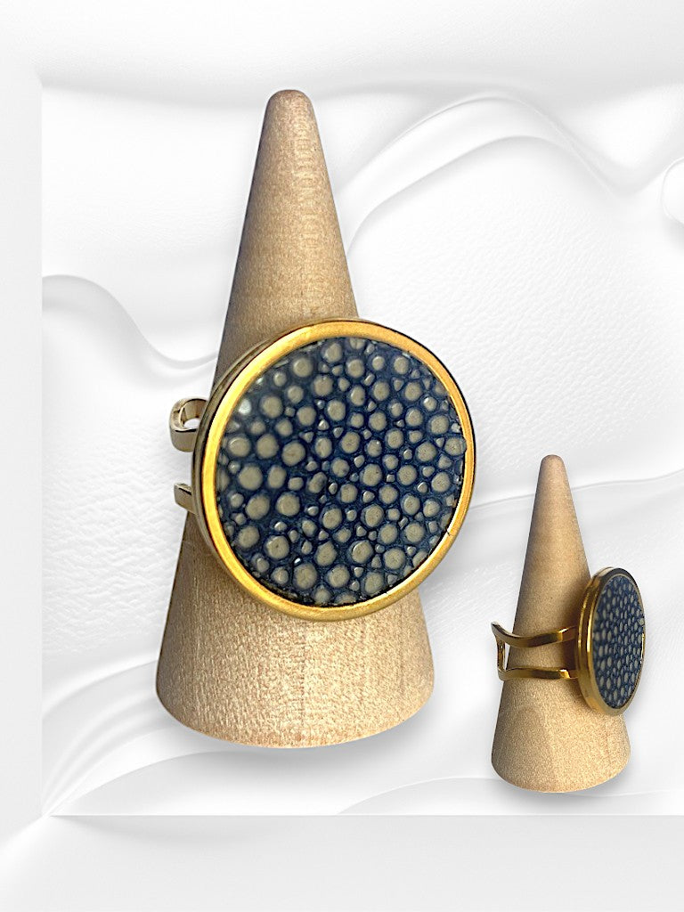Bague ronde en cuir de Galuchat "MIMI 28"